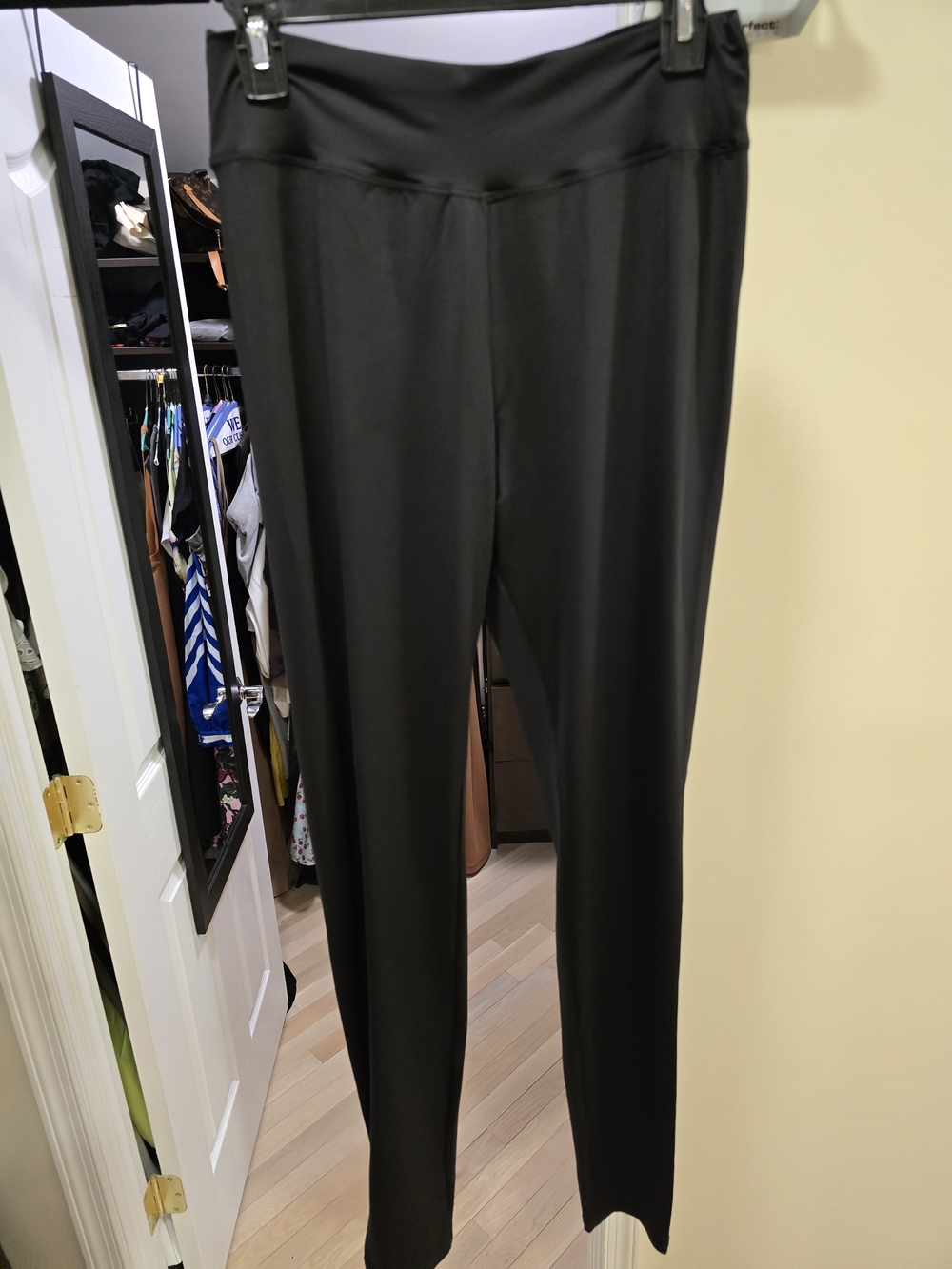 Sleek Black High-Rise Stretch Leggings
